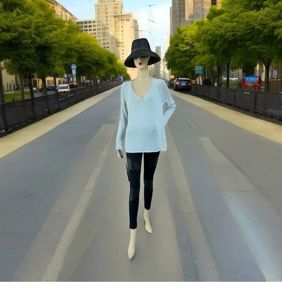 Women Pullover H&M Light Blue Casual Sweater Long Sleeve Drop Shoulder Knit Top - Picture 2 of 8